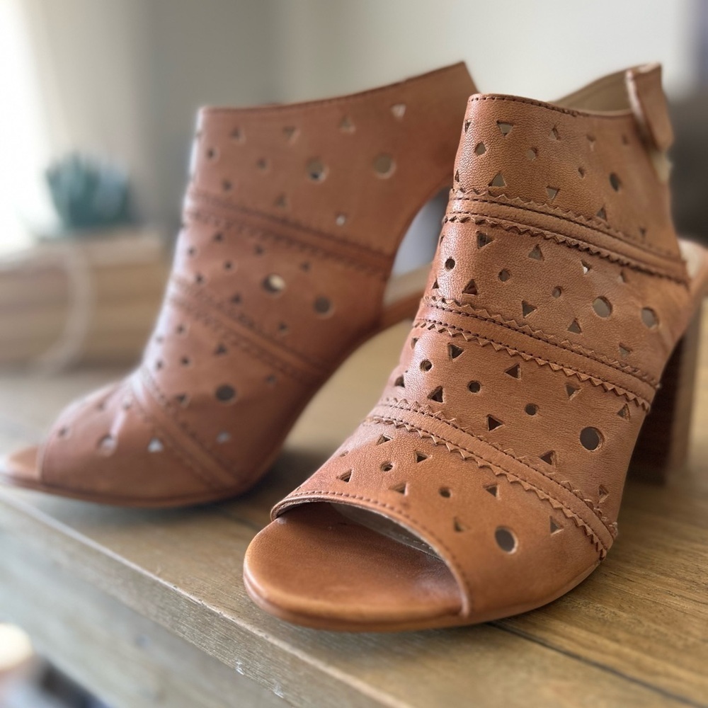 NWT Rebel block heel shoes - Picture 2 of 7